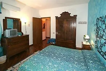 Ai Due Pini Oda ve Kahvaltı 4*