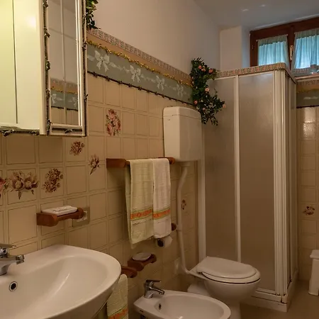 Ai Due Pini Oda ve Kahvaltı Pescantina