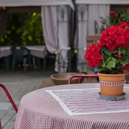 Bed & Breakfast Ai Due Pini 4*