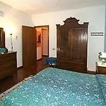 Ai Due Pini فندق مبيت وإفطار 4*